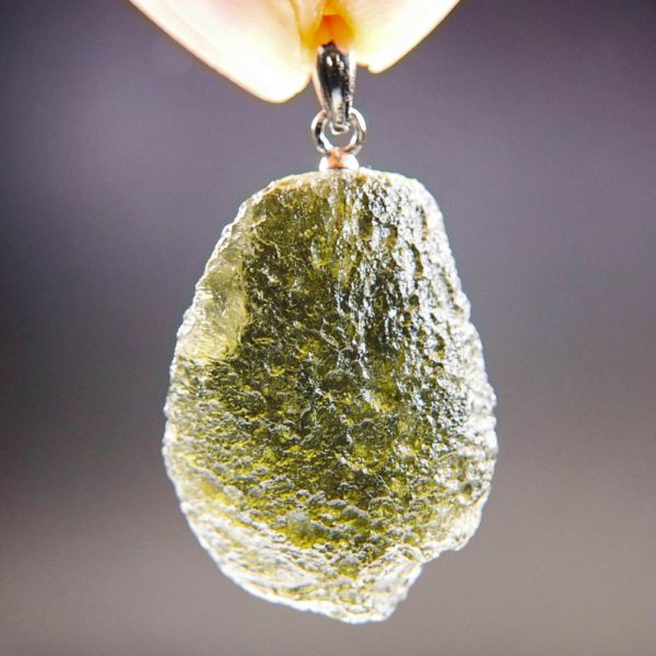 beautiful olive green moldavite pendant (4.22grams) 1